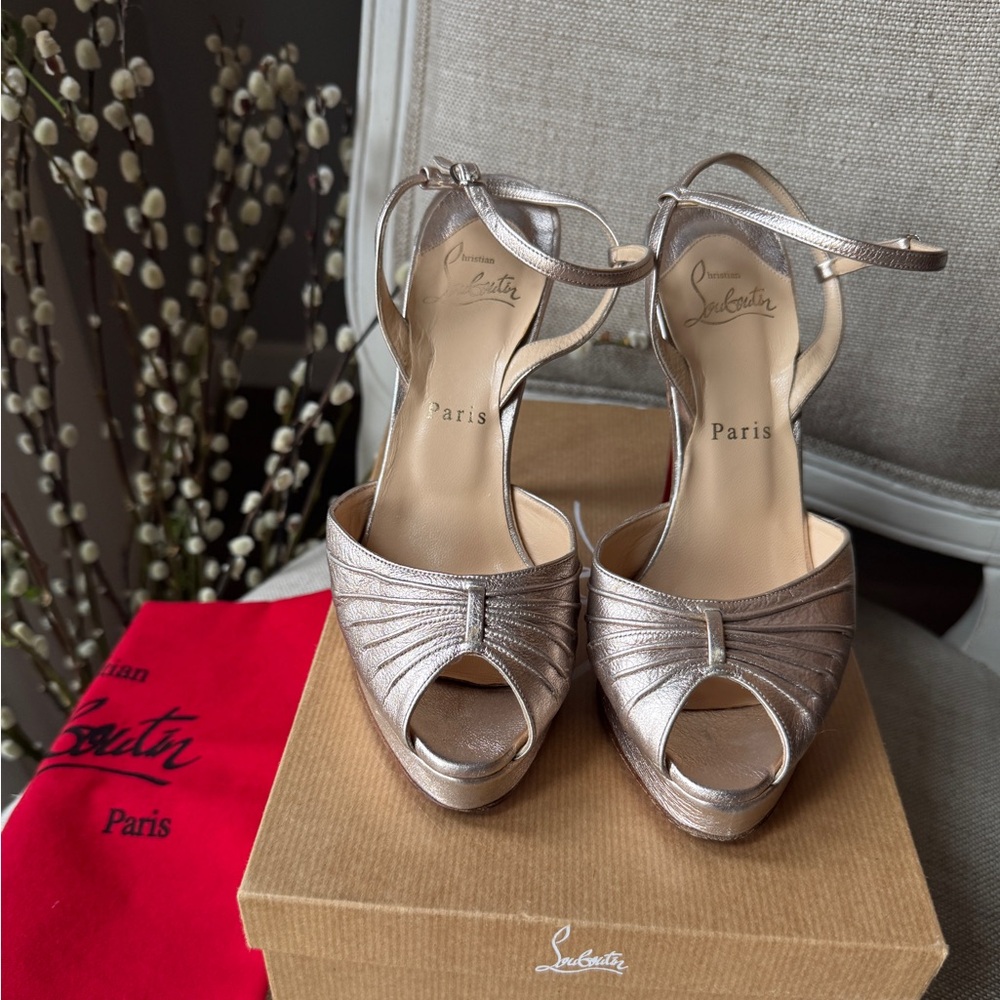 Christian Louboutin Women's Gold Peep-Toe Hollywood 120